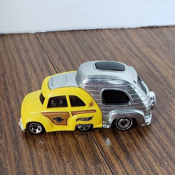 2021 Hot Wheels #22 HW Gateways 2/5 RV THERE YET Yellow/Chrome - Picture 1 of 5